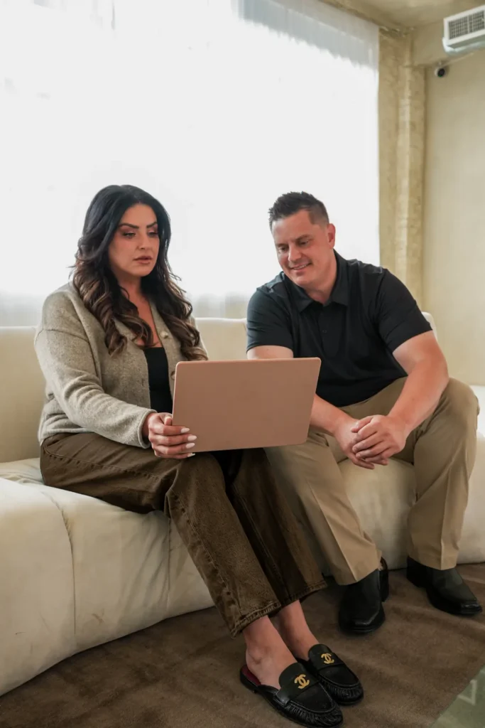 2 people looking at a computer